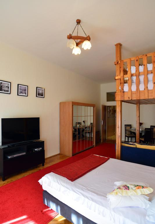 Pokoje Goscinne Victoria Krakau Exterior foto
